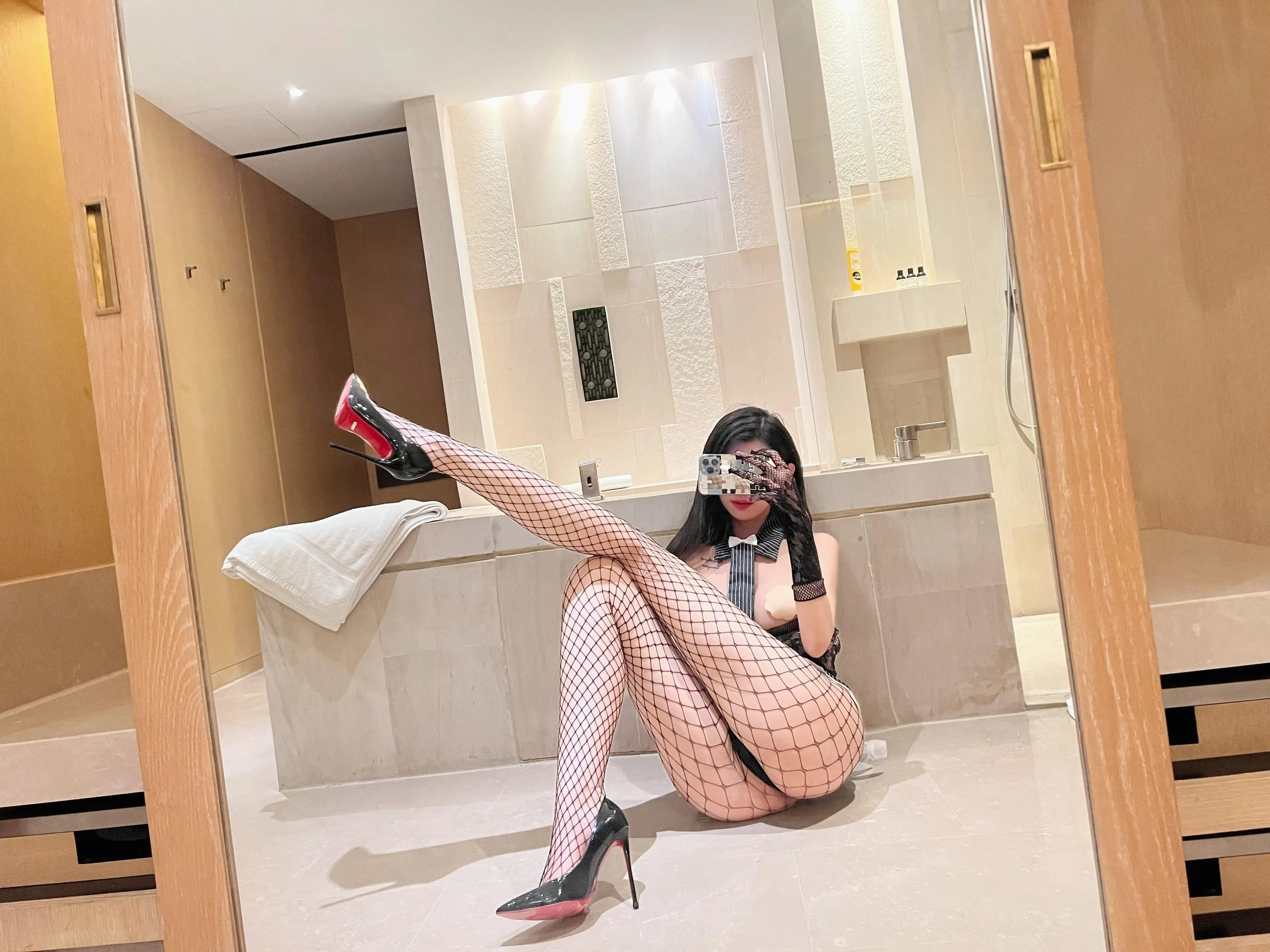 NO.031 葛征GEZHENG – 网洞黑丝浴室 [20P]插图9